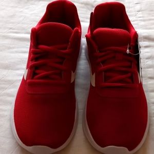 Women's sz 7 Memory Foam sneakers